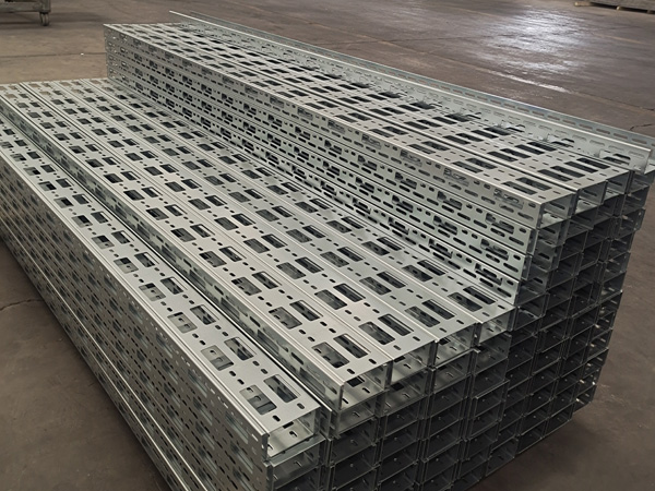 托盘式电缆桥架