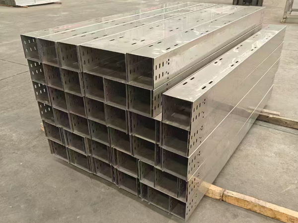 托盘式电缆桥架