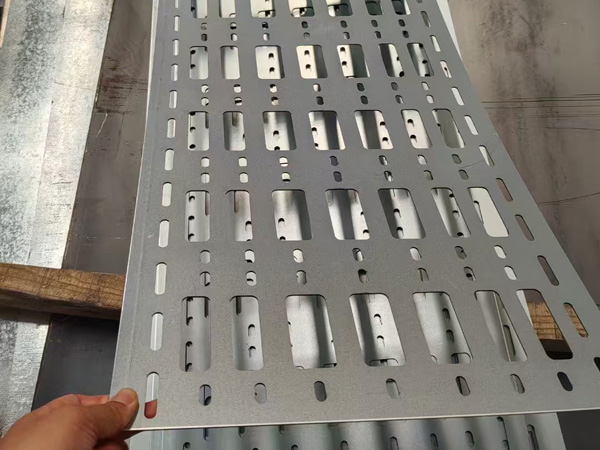 托盘式电缆桥架