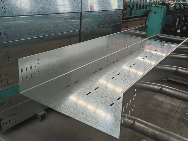 托盘式电缆桥架